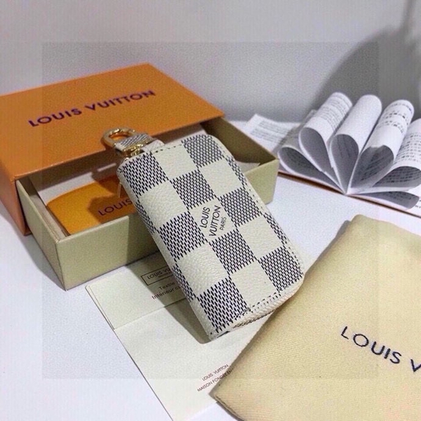 ブランドキーホルダー着用イメージ